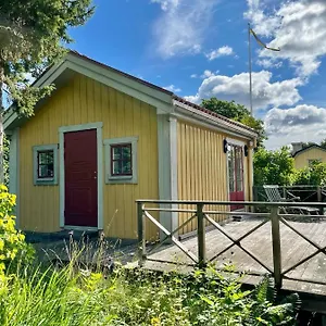  Semesterbostad Gaesthus Med Utsikt Oever Drottningholms Slott